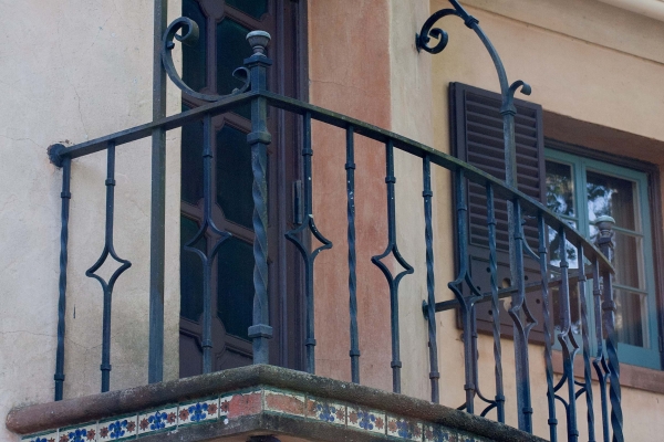 Click here to view Balcony Pinewood Estate Garden by  Tom Borgal Photography